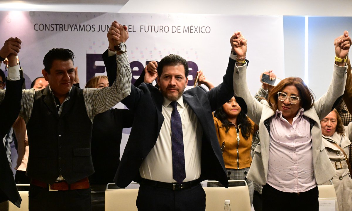 vhlobo's tweet photo. Agradezco el conmovedor respaldo de mis compañeros y valoro su decisión de acompañarnos en la búsqueda de nuevos horizontes más democráticos.

Juntos seguiremos construyendo un espacio para la justicia social.
¡Gracias a todas y todos por estos años de lucha y compromiso! https://t.co/cYXXf02GAO