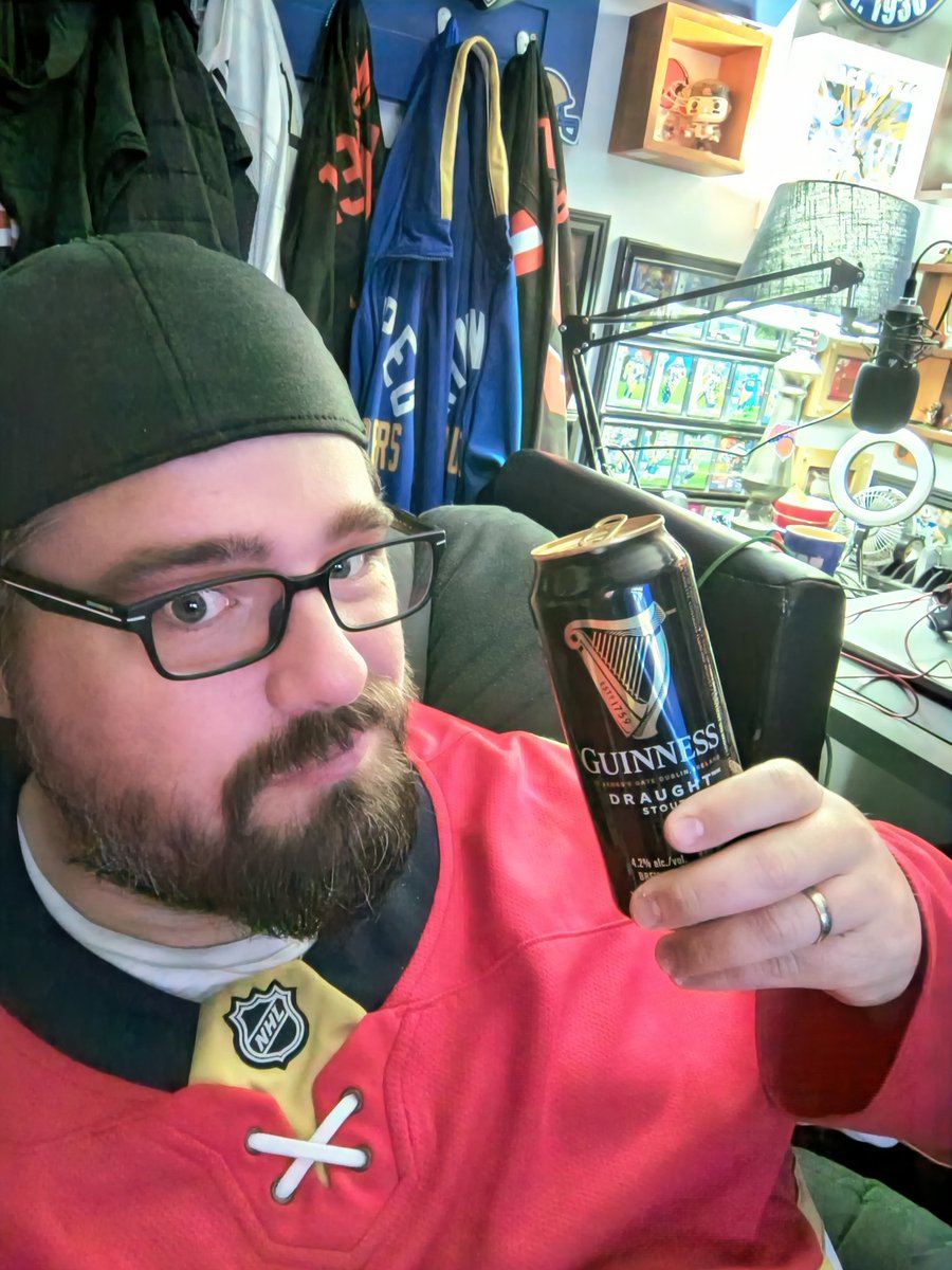 53Vander's tweet image. Getting ready for some late night @FlaPanthers Hockey 🍻 with @DougPlagens on the call 😎 

Go Cats!!!!
#TimeToHunt 
#WorldFamousFormerTwitterSegment