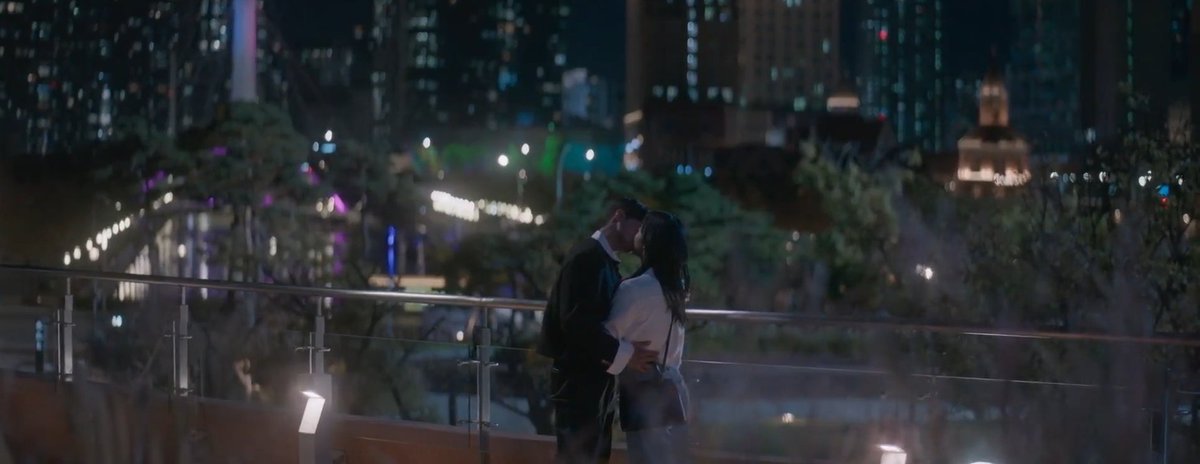 kdramabreak's tweet photo. A bittersweet end for #TwingklingWatermelon. Left me crying and smiling, the journey was fun. YiChan still becoming deaf made the ending better for me, life isn't all sunshine and rainbows...

"Viva la Vida. Long live life"
Thanks for the memories 🖤
#TwingklingWatermelonEp16 . https://t.co/ZrObi50o3B