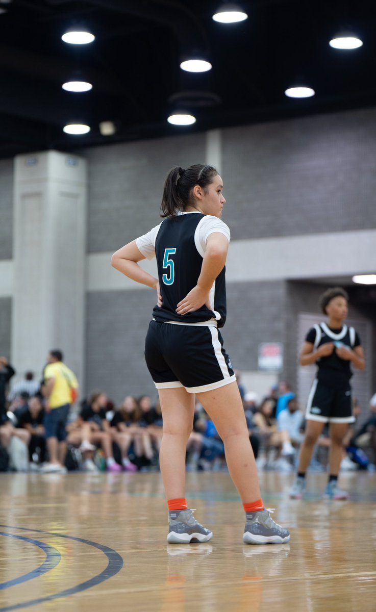 Another day. Another Record. 

S/O 25’ 🎯 Ri Deleon ( <a href="/RiRiDeLeon5/">Rihanna DeLeon</a> ) as she breaks the school 3 point record tonight with 10 triples‼️

Finishes the night with 38 points❗️ <a href="/thshoopz/">THS</a>