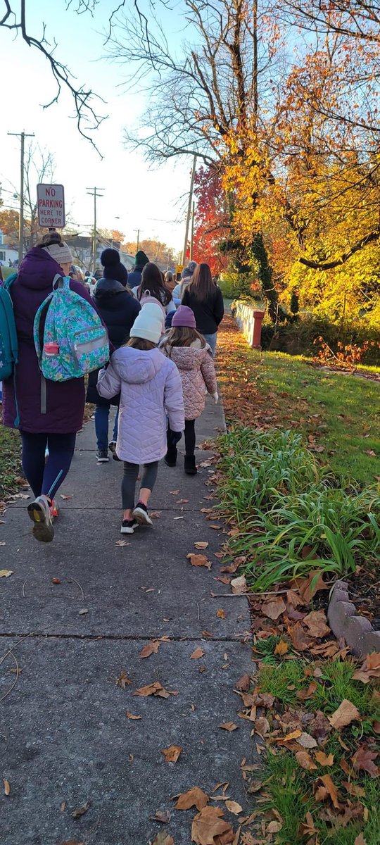 @woodstownrot WPRSD community gathered for a morning of reflection, inspiration; to honor🧡💙 Ruby Bridges in a wonderful Walk to School Event 💜
#promisingeverywolverineafuture  #communty #reflection #inspiration #RubyBridges 
Check out News clip cbsnews.com/philadelphia/v…