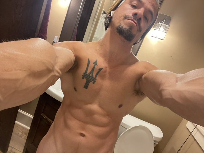 Who ever needs a hug. Come get some fuckers 😜 😉 https://t.co/MpfXFYBDIg<a href="/tag/bangbus"class="tags"><span>#bangbus</span></a>