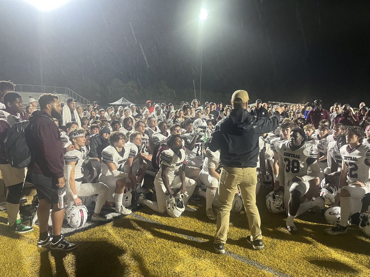 Last Friday night, Central rushed for over 300 yards in a 43-15 beatdown of East St. John.
READ: gridironfootballusa.com/vote-on-our-gr…