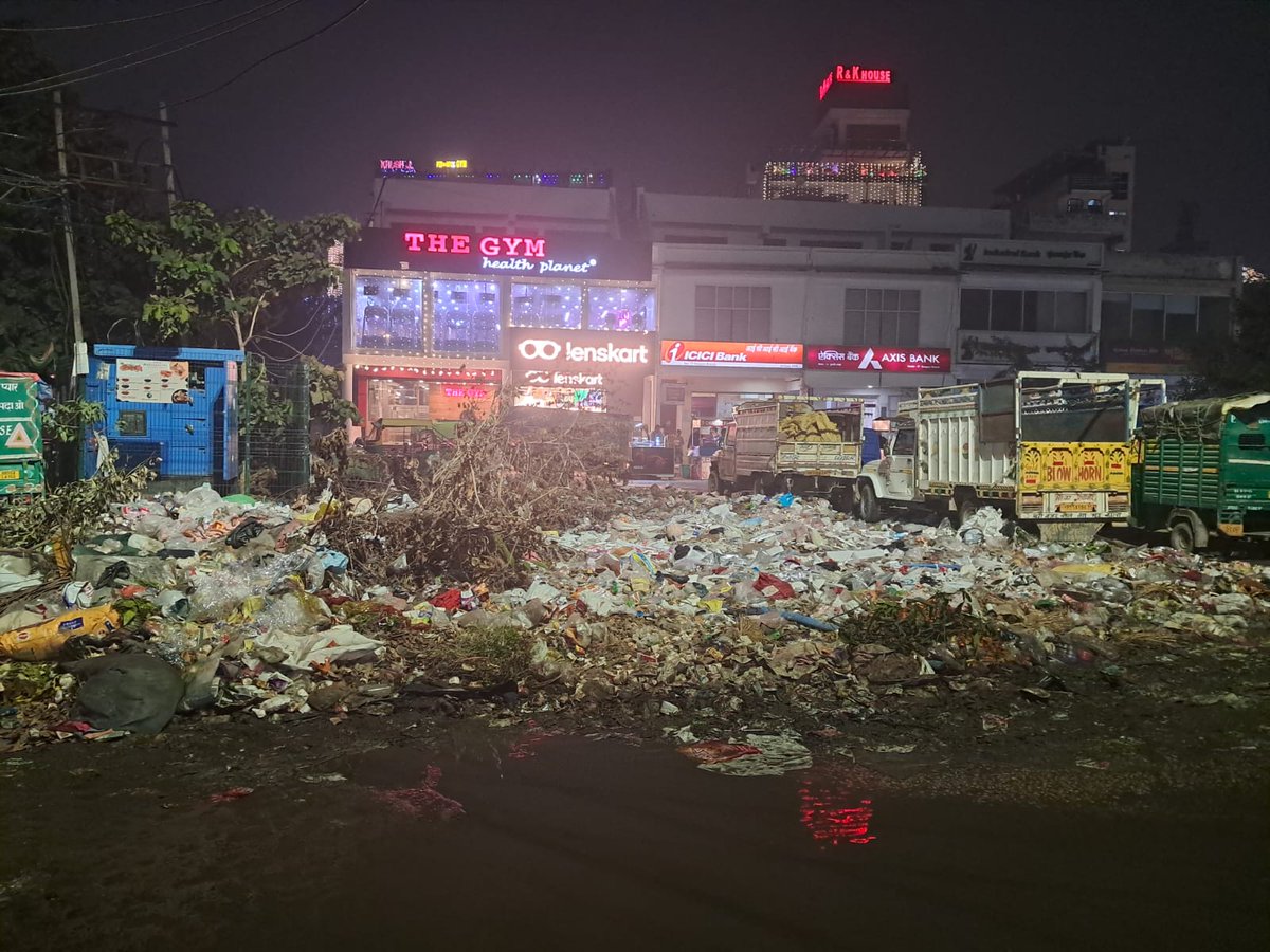 <a href="/SwacchBharat/">Swacch Bharat</a> 
<a href="/MunCorpGurugram/">MCG</a> 
<a href="/RoopaMishra77/">Roopa Mishra</a> 
<a href="/cmohry/">CMO Haryana</a> 
@dcmohry 
<a href="/HealthMinistryM/">Ministry of Health Department MP</a> 
Serious Health Hazard Garbage Dump no cleaning since 3 weeks. Stink n Breeding ground for mosquitos.