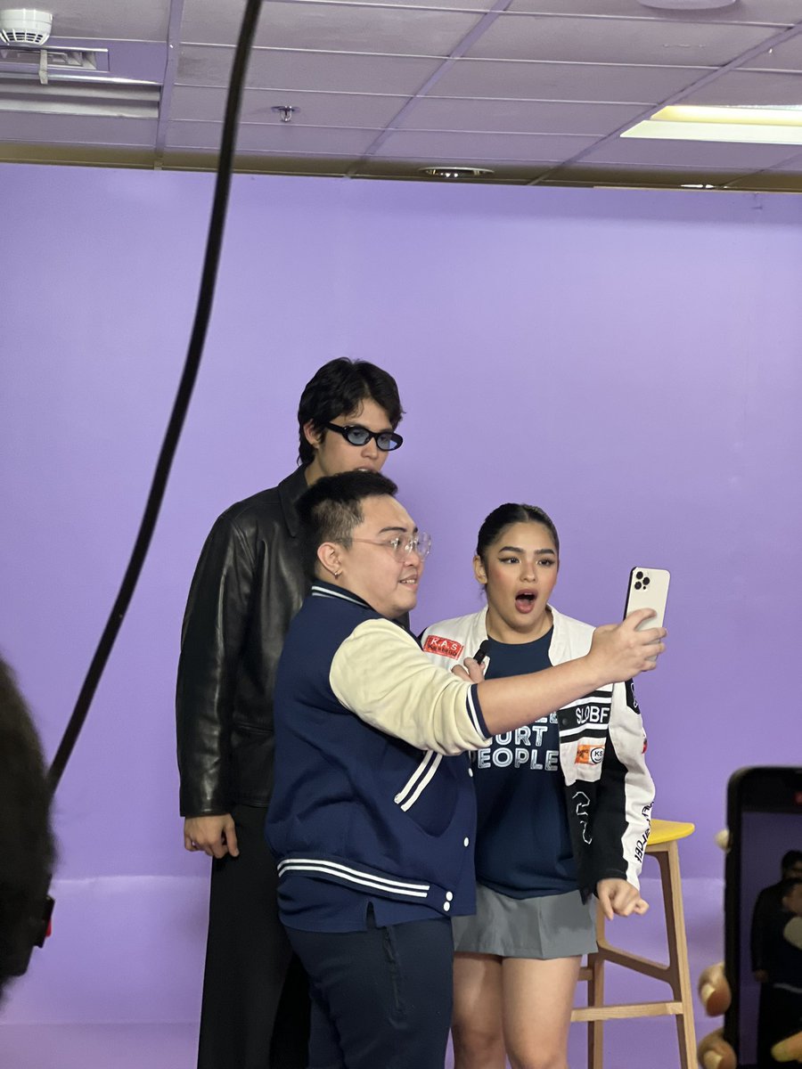 jezreelely's tweet photo. Kyle and Andrea trying an effect/filter on TikTok created by @WorldOfJoms abangan yan! If ever may app kayo na gusto for them ano yun? Comment na kayo at mababasa yan ni Joms! #AndreaBrillantes #KyleDrea #KyleEcharri #SeniorHigh https://t.co/I9hvqUdQkM