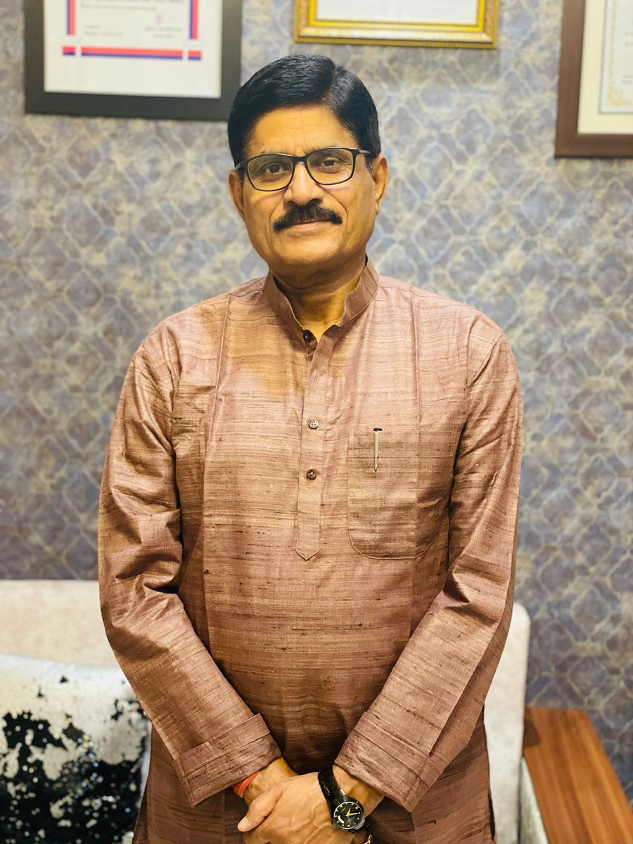 आप सभी द्वारा मेरे जन्मदिवस पर प्रेषित शुभकामनाए संदेश मेरे लिए नई ऊर्जा एवं प्रेरणा के श्रोत हैं। आप सभी का हार्दिक आभार।🙏