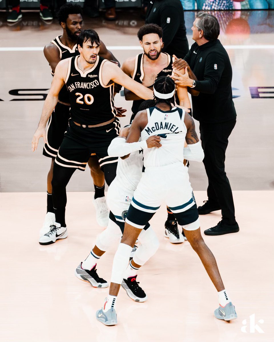 TheWarriorsTalk's tweet image. FREE SMOKE 💨 

📸 Alex Key