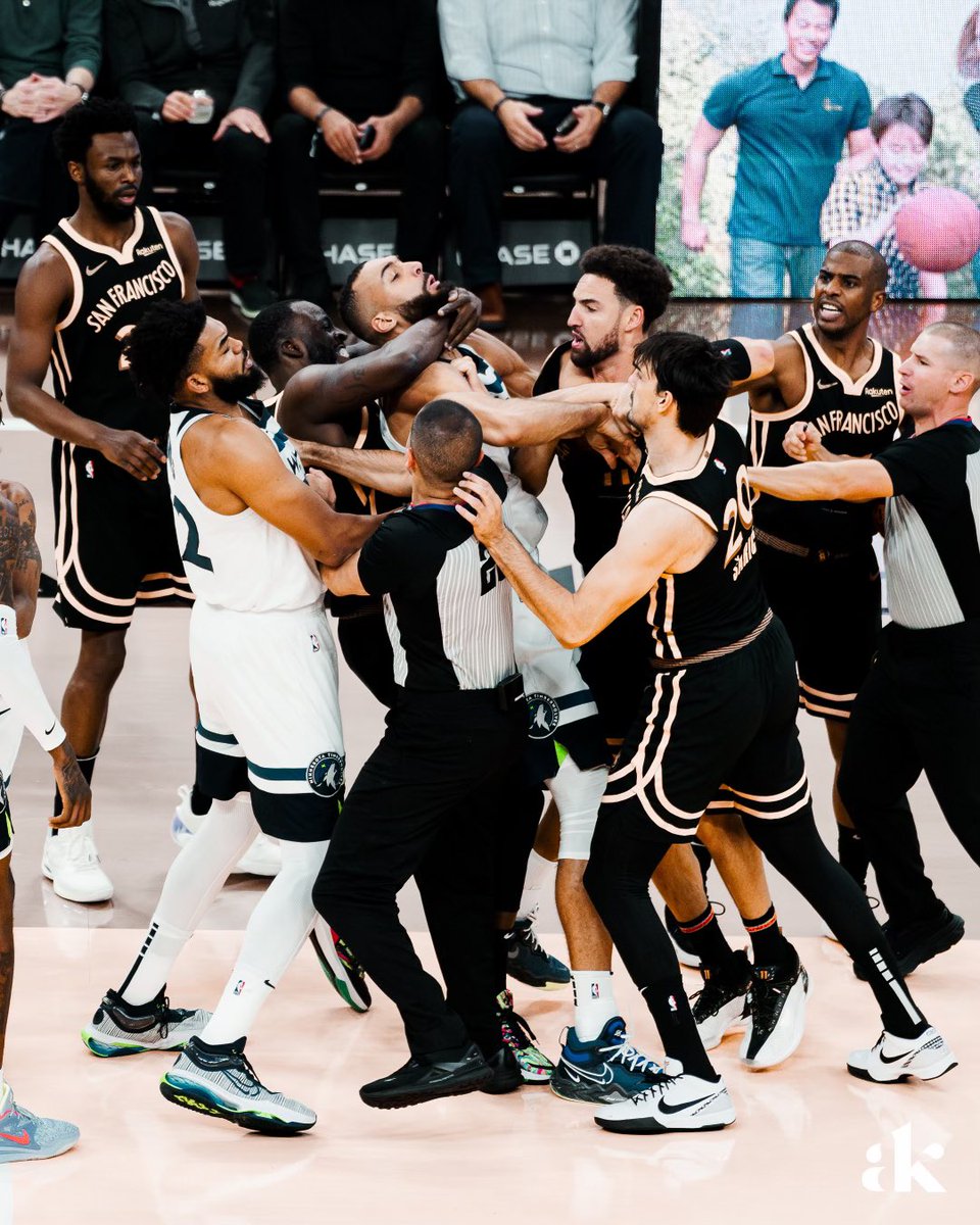 TheWarriorsTalk's tweet image. FREE SMOKE 💨 

📸 Alex Key