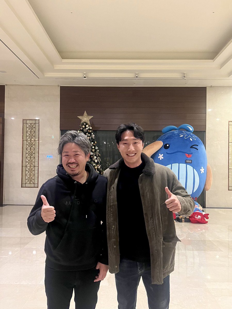 hello1538's tweet photo. 久しぶりにおおくりさんにあいました！
韓国の蔚山で。笑
今年のこり3試合応援してます！⚽️

@josh_club_ https://t.co/aGCeXv2Vxp
