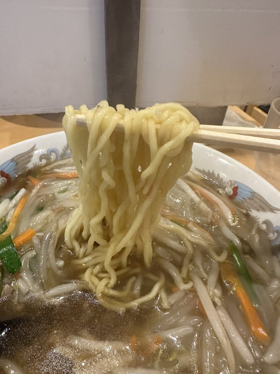 dk_seon's tweet photo. 横浜二大町中華の一つ龍王へ！
サンマーメンと半チャーハンで1,000円！サンマーメンは優しい味わいでチャーハンはパラパラで美味しかった😋
龍味と龍王、どちらも美味しいけど、個人的には龍味のサンマーメンの���が好みかな。 https://t.co/B0UO8EW0Ze