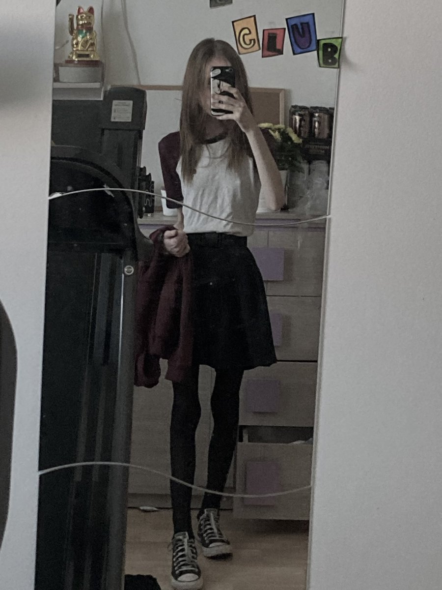 lassquelette's tweet image. i don’t care how crazy ppl think i am, i refuse to let them take this from me. i’ve not been comfortable in my body ever in my life, not until getting to this weight. when i look in the mirror now, it shows the real me, it feels like me for the forst tume ever. it felt wrong b4..