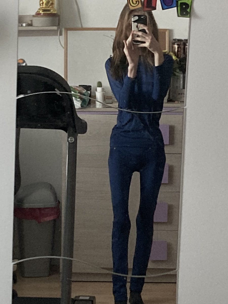 lassquelette's tweet image. i don’t care how crazy ppl think i am, i refuse to let them take this from me. i’ve not been comfortable in my body ever in my life, not until getting to this weight. when i look in the mirror now, it shows the real me, it feels like me for the forst tume ever. it felt wrong b4..