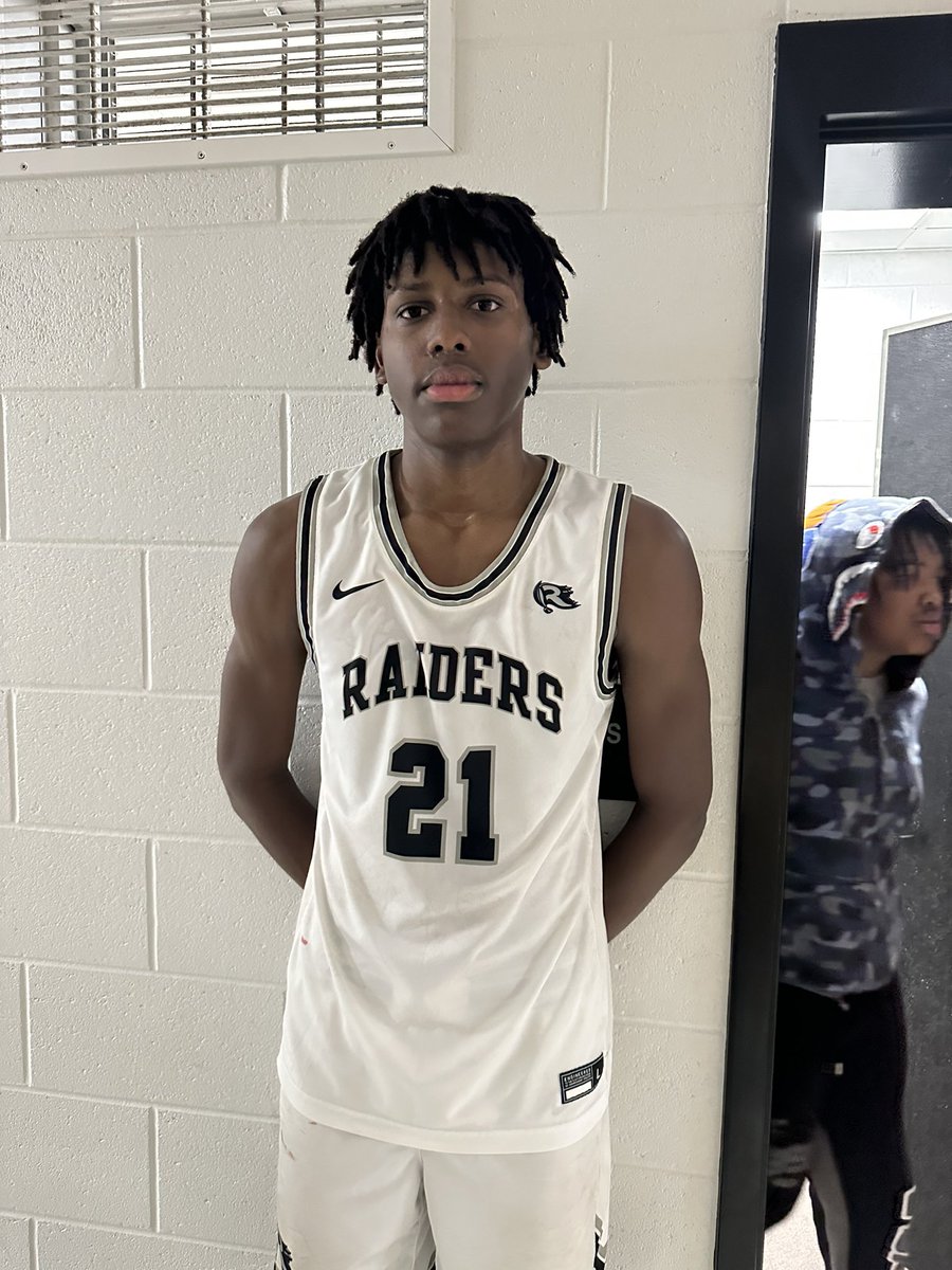 Top performance tonight goes to 6’8 F <a href="/masiahj629/">Masiah Jones</a> of <a href="/RHSBBallGA/">Riverdale High School Boys Basketball</a>. 

With the win and recording a Triple Double with: 
 
23 pts 
15 rbs 
10 blks 

A high level GEM in the state of GA &amp; southeast region. 

#EYAHoopsReport