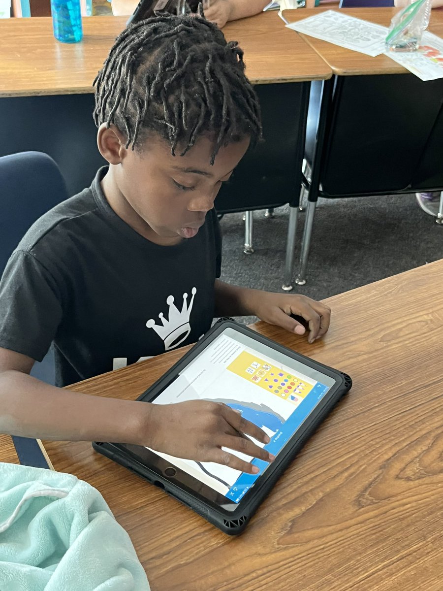 ClarkBuggy's tweet photo. Designed our own Pueblo pottery this afternoon. Each design was creative and one of a kind. #TrustyHuskies https://t.co/bcJIdiqqRm