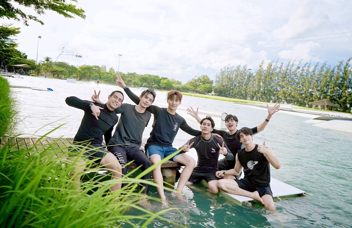 งานรวมตัวของผู้ชาย..ไม่ดูไม่ได้นะคะ >> เมื่อ6หนุ่ม #SnapProect และ #BakeMePlease ทั้ง #โอห์มฐิติวัฒน์ #ไกด์กันตพล #ภูมิภูริพันธ์ #เปรมณพนัช #อะตอมณฐาภพ #ตะวันณวินวิชญ์ ชวนกันไปเอนจอยกีฬาทางน้ำจะสนุกสนานขนาดไหนไปดูกันค่ะ youtu.be/Jr8bh9yx820?si…
