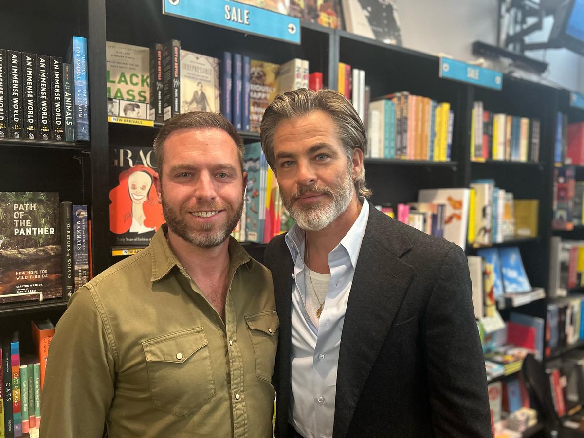 chrispine_love's tweet photo. Book Soup에서 진행한 The Deluge 북토크 뉴짤 (Nov. 13, 2023)
#ChrisPine #StephenMarkley #크리스파인 https://t.co/uYvMarWOLI