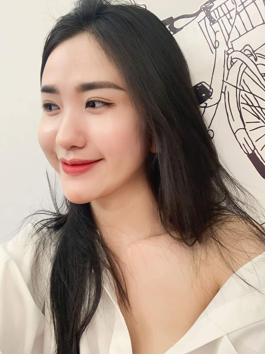 SuKemXynh's tweet photo. Đã là phụ nữ,
Thì chỉ nên xinh và nhiều tiền😘
#SuKemSynh
#buildX 
#X
#Trending 
#xuhuong https://t.co/U60E61as4e