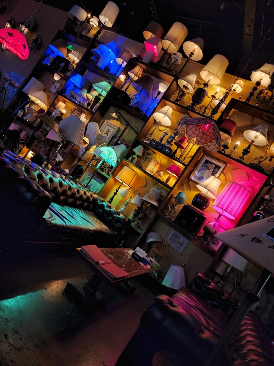 PerricoRey's tweet image. I hit Artsy spot where dey talk Network/Networth building and grabbin buildings... #NotLikeNobody #WealthyBum #LampNoShadyShyt