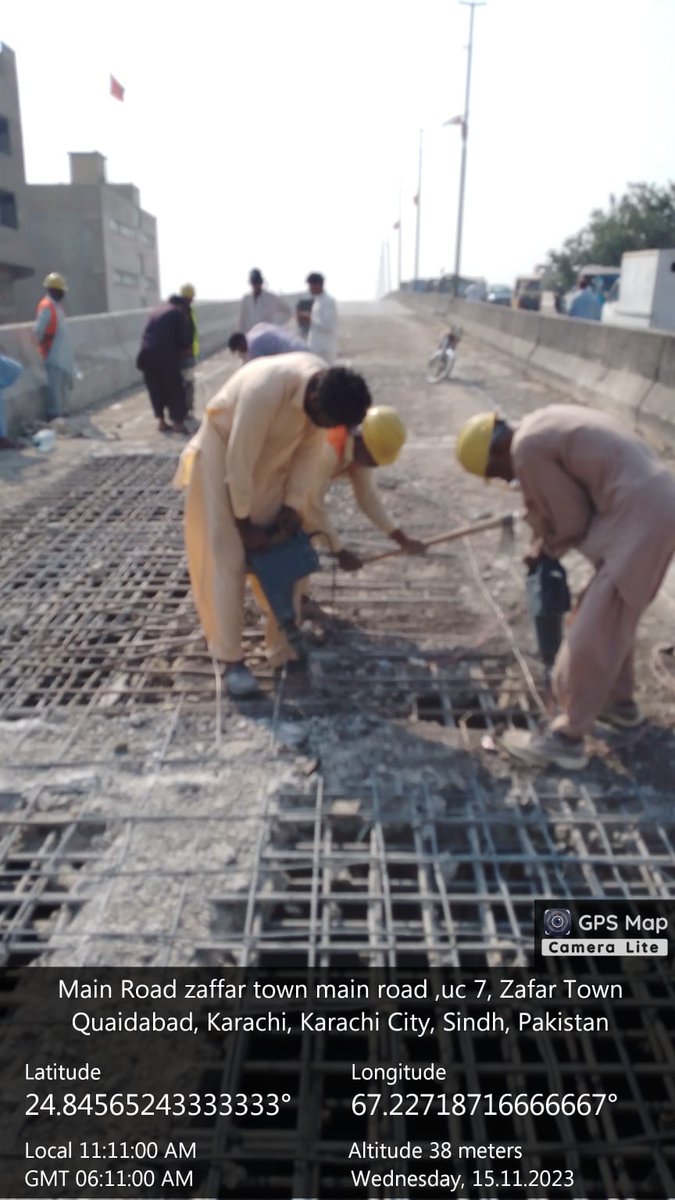 SyedAghaPPP's tweet photo. Dismantling of damage portions of Younus Chowrangi bridge working in progress.

#KarachiWorks https://t.co/F0dwBq2Y6V