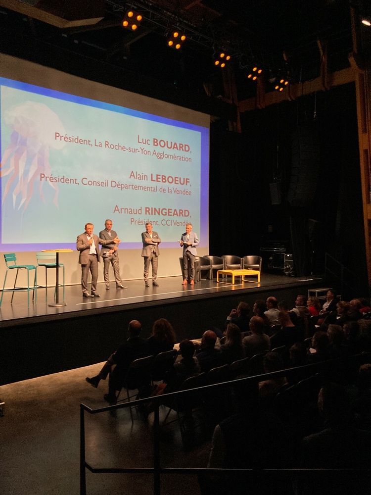 InnoWeek85 (@innoweek85) on Twitter photo Hier, s'est déroulé la soirée de clôture des 10 ans de l’<a href="/InnoWeek/">#InnoWeek</a> !🎈
Merci à <a href="/Lucbouard/">Luc_Bouard</a>, <a href="/a_leboeuf/">Alain LEBOEUF</a>, Marie-Agnès Chesneau, <a href="/FRUCHETFlorian/">FRUCHET Florian</a> , <a href="/HerveLeRoch/">Hervé Le Roch ن</a>, <a href="/mazaic/">Fred Mazzella</a>, <a href="/platombe/">Philippe Latombe</a>, Emmanuel Berthy, <a href="/girardea/">Pierre Girardeau</a>.
Animée par <a href="/VincentFrLive/">Vincent Joly</a>
<a href="/larochesuryonfr/">La Roche-sur-Yon, Ville & Agglomération</a> et <a href="/ccivendee/">CCI Vendée</a> Hier, s'est déroulé la soirée de clôture des 10 ans de l’<a href="/InnoWeek/">#InnoWeek</a> !🎈
Merci à <a href="/Lucbouard/">Luc_Bouard</a>, <a href="/a_leboeuf/">Alain LEBOEUF</a>, Marie-Agnès Chesneau, <a href="/FRUCHETFlorian/">FRUCHET Florian</a> , <a href="/HerveLeRoch/">Hervé Le Roch ن</a>, <a href="/mazaic/">Fred Mazzella</a>, <a href="/platombe/">Philippe Latombe</a>, Emmanuel Berthy, <a href="/girardea/">Pierre Girardeau</a>.
Animée par <a href="/VincentFrLive/">Vincent Joly</a>
<a href="/larochesuryonfr/">La Roche-sur-Yon, Ville & Agglomération</a> et <a href="/ccivendee/">CCI Vendée</a>