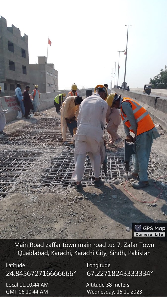 SyedAghaPPP's tweet photo. Dismantling of damage portions of Younus Chowrangi bridge working in progress.

#KarachiWorks https://t.co/F0dwBq2Y6V