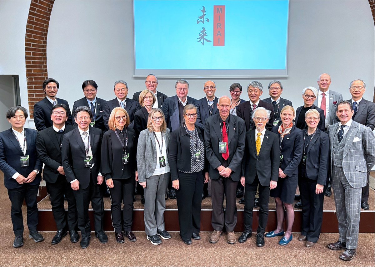 100 japaner möter 100 svenskar i Umeå. Veckan är intensiv med MIRAI, forum för 20 svenska och japanska universitet. Här dryftas åldrande, materialvetenskap, AI, hållbarhet, företagande. Låt oss hoppas att vår forskning bär frukt och svarar mot utmaningar i MIRAI (= framtid).