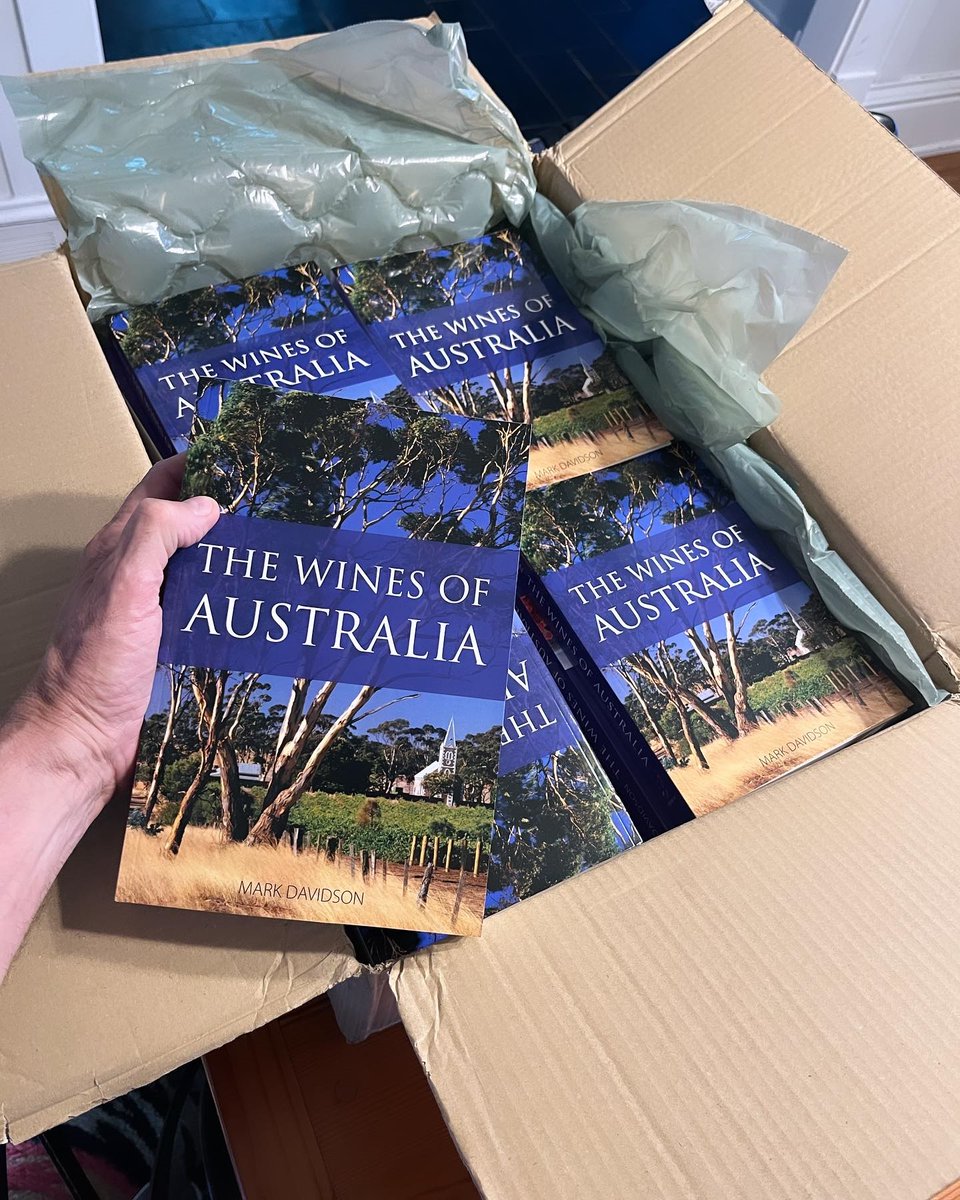 Out today – The wines of Australia by Mark Davidson. Get your copy here bit.ly/BuyClassics or at your favourite bookstore. Ebook at bit.ly/CWLebooks or your usual ebook platform.