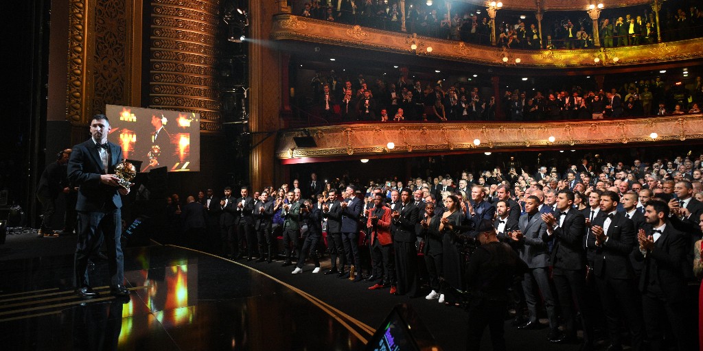 That standing ovation for Leo Messi was everything! 🤩 #ballondor