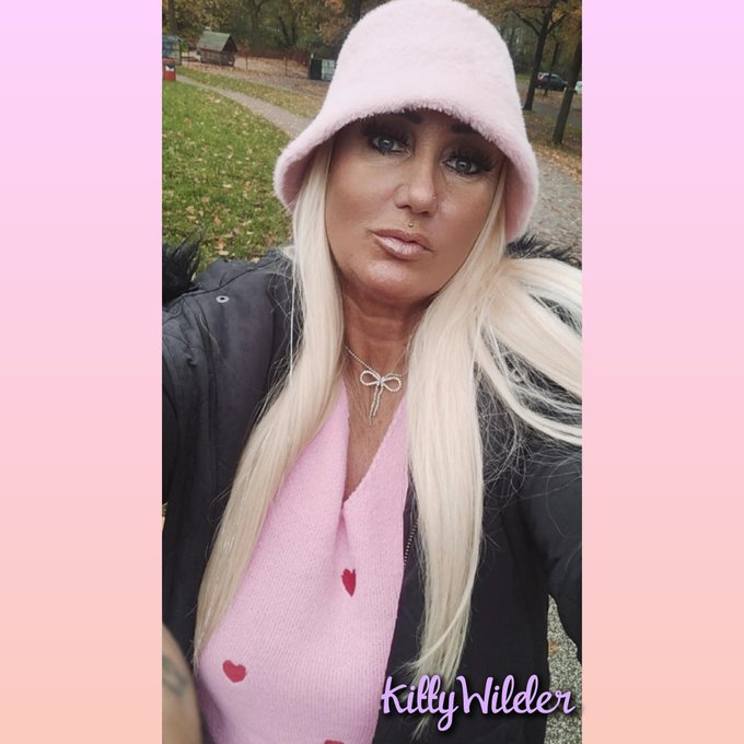 Ich kann auch ganz normal 😉 #women #hamburg #hamburgcitygirl #milf #plussizewomen #iloverosa https://t<a href="/tag/women"class="tags">#women</a><a href="/tag/hamburg"class="tags">#hamburg</a><a href="/tag/hamburgcitygirl"class="tags">#hamburgcitygirl</a><a href="/tag/milf"class="tags"><span>#milf</span></a><a href="/tag/iloverosa"class="tags"><span>#iloverosa</span></a><a href="/tag/plussizewomen"class="tags"><span>#plussizewomen</span></a>