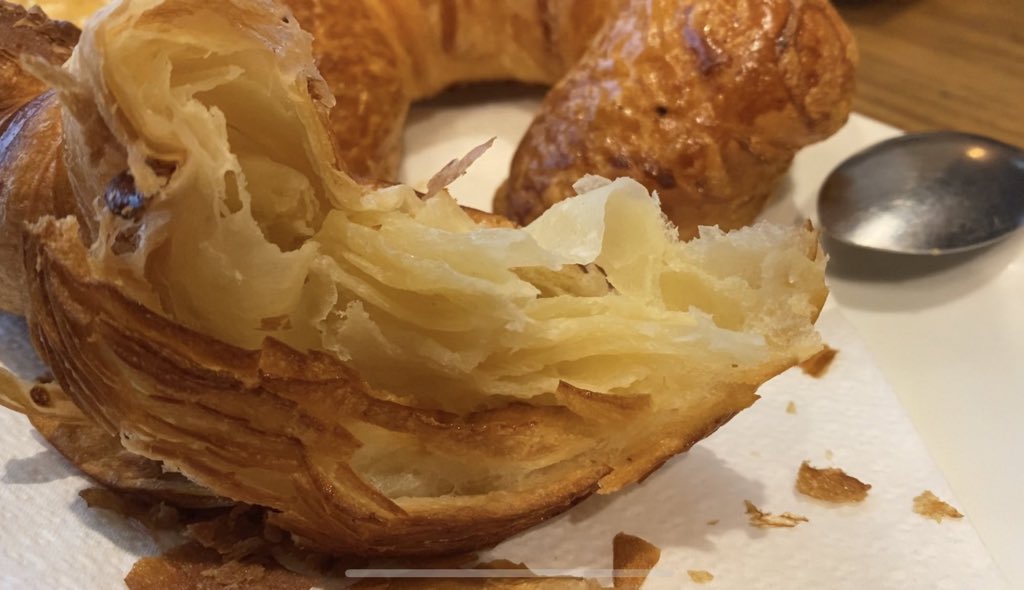 Forex__Kei's tweet photo. I found my favorite croissant which is crisp on the outside but has more moisture and mochi texture on the inside 🥐 Bon Appetite! https://t.co/xCdcPK0EOd