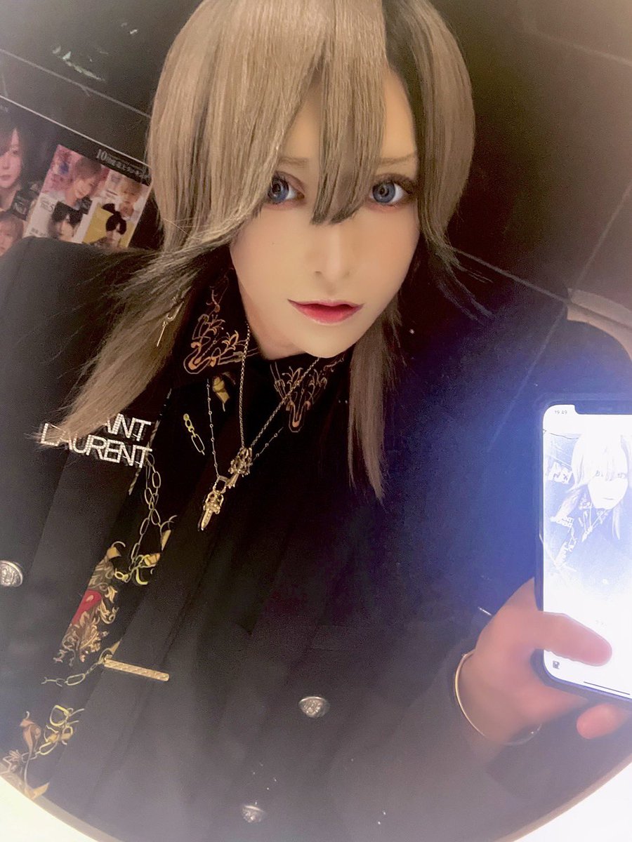 AVAN13754030's tweet photo. 本日はNEWスタッフ紹介です😊

元某店取締役、月間1500万playerの天桐凪沙くん電撃入店‼️

お��の強い飲めるイケメンがAVANに参戦‼️👀

是非、お席にも呼んでみて下さい✨

#歌舞伎町
#職業イケメン
#エアーグループ
#AVAN
#天桐凪沙 https://t.co/v1Ru0jENzi