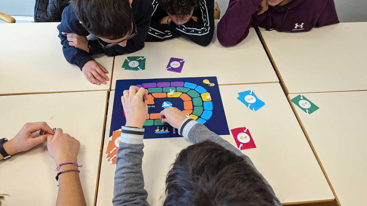 Découverte des métiers pour tous les 5e du <a href="/Clg_OdG_82/">Collège Olympe de Gouges - Montauban 82</a> par le biais d'un jeu de l'oie grâce à <a href="/JobIRL/">JobIRL</a>. 
👨‍🎓👩‍🎓Objectif pour tous : Prendre conscience de leurs envies et concevoir un projet de formation adapté à leurs talents. <a href="/DSDEN82/">DSDEN 82</a> <a href="/LeNormandCyril1/">Le Normand Cyril</a> <a href="/MostafaFourar/">Mostafa Fourar</a> <a href="/actoulouse/">Académie de Toulouse</a>