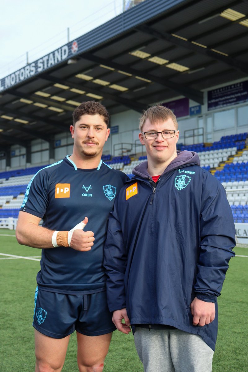 CoventryRugby's tweet image. Yesterday the squad had the pleasure of meeting Jack👋 

Jack is a huge Cov fan, and a speedy winger for the @olrfc Hornets🏉 @WorkshopCic 

#CovInTheCommunity 🔵⚪️