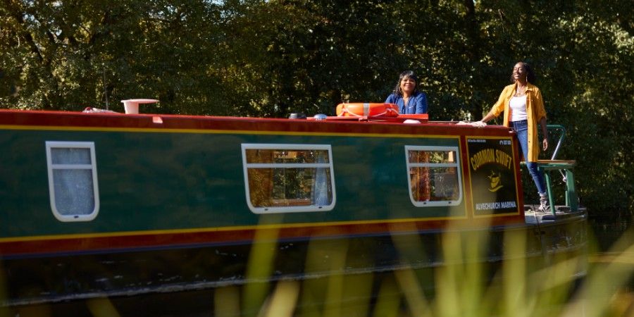 Are you new to boating or looking for a new adventure? 🧐 Try out six of the best lock-free locations on our canals; read on to find out where they are located below👇 ow.ly/HSkx50Q37Fq