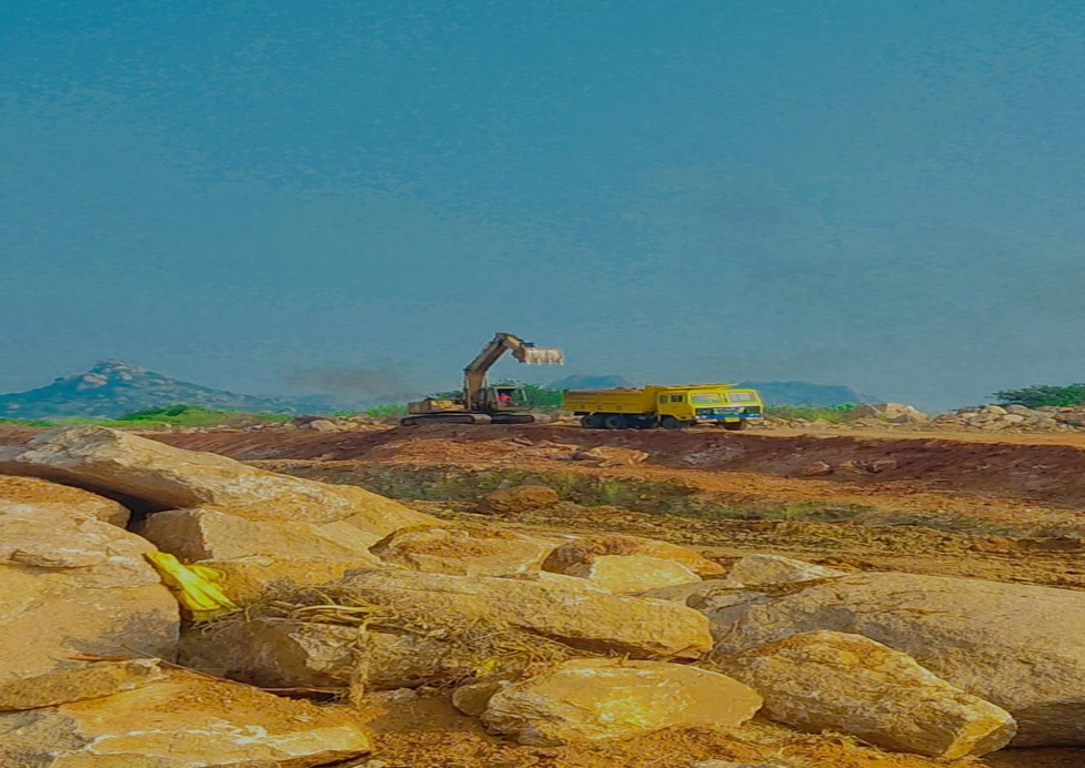 SWRRLY's tweet photo. As part of  Tumakuru-Rayadurg via Kalyanadurga  new line project
✅Earthwork in progress at Mallapuram Yard.

#RailInfra4Karnataka https://t.co/vwuHSljJAx