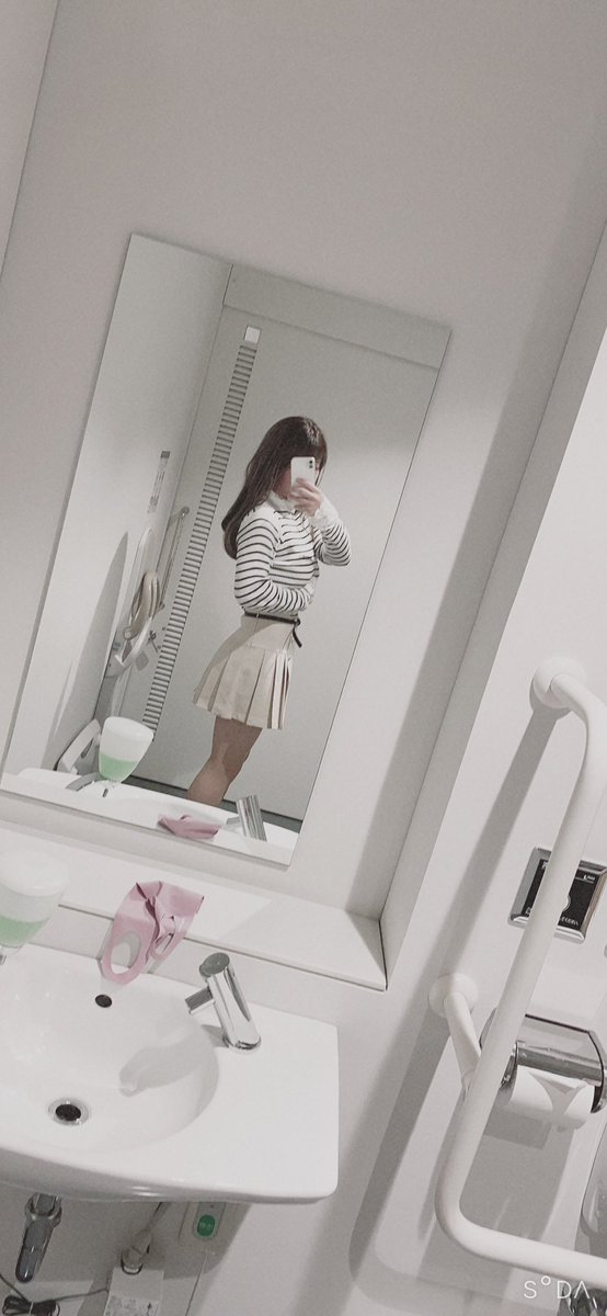 東北住みの20歳！男の娘です！
約一年半ぶりにTwitter再開できたので応援してくれると嬉しいです！フォローと良いねお願いします！
もちろんエチ系も好きです🥰🥰
#男の娘 #男の娘好きと繋がりたい #女装 #女装男子 #ニューハーフ #フェラ #女装さんと繋がりたい