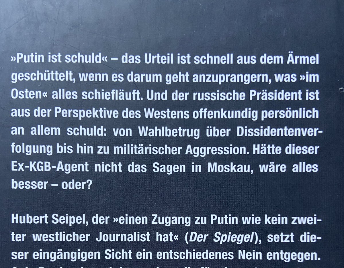 sorth's tweet photo. „Priwjett Vladimir, der Verlag hat den Klappentext exakt so gedruckt, wie du vorgeschlagen hast.“
„Das ist fantastisch, Hubert. Der zweite Satz ist so geil, wir wälzen uns vor Lachen. Nächstes Mal 600.000.“
„Schbassiba Vlad. Nastrowje und Druschba!“
@HoCaHamburg #HubertSeipel https://t.co/JMNmOu2kW7
