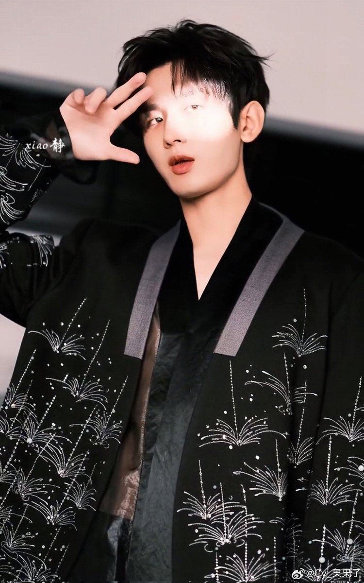 jiaowlili's tweet photo. Only GuoGuo 🥝 understands something special behind the outfit Qiqi wears.
Can you guess it guys 👀
#ChengYi
#SouthWindKnow
#MysteriousLotusCasebook
📍cr:weibo https://t.co/xt2kf4KjfR