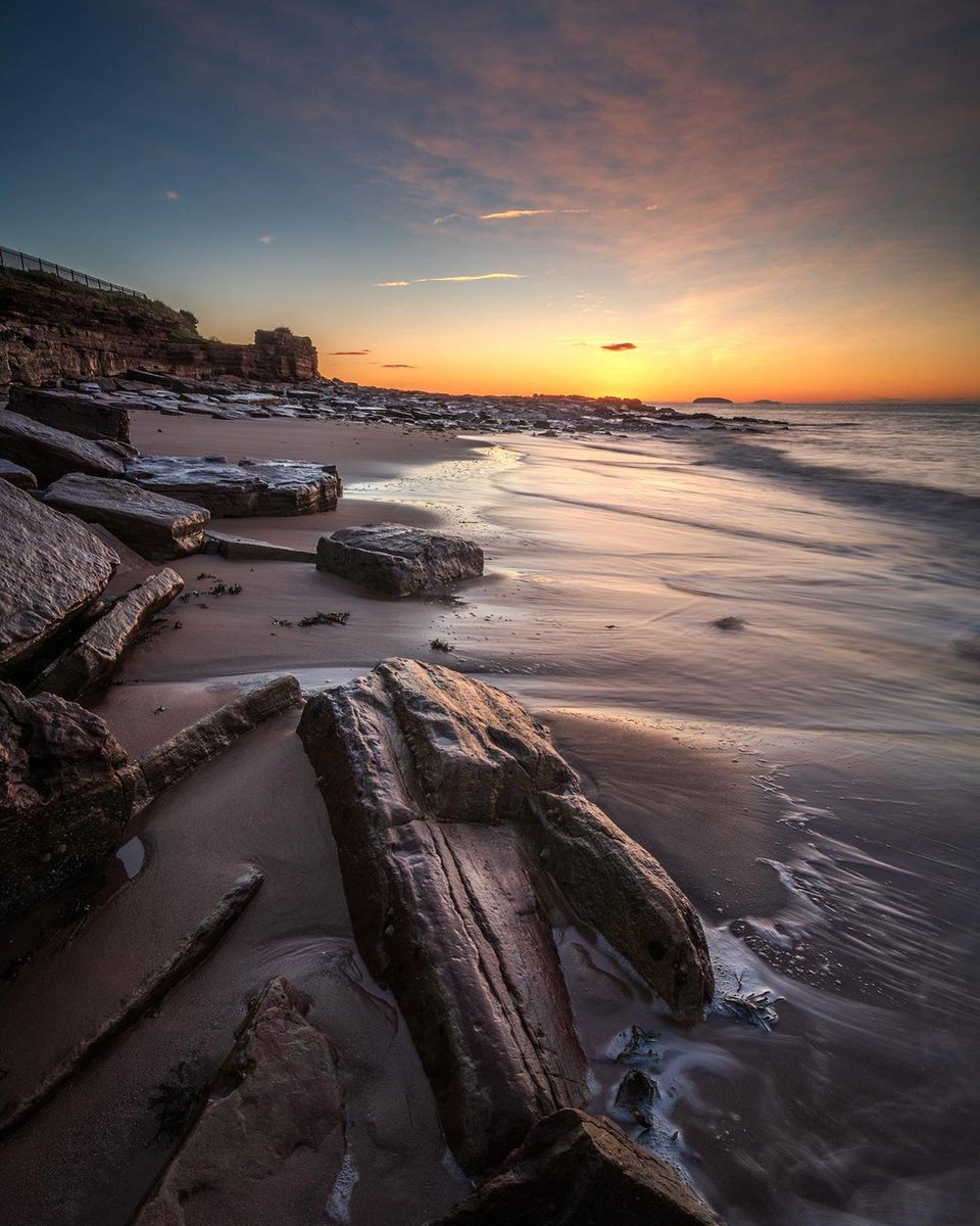What a wonderful view 😍

"Sunrise at The Monkey Tump - The  Bendricks, Barry."
📷 pdmurphyphotography on IG

#WalesCoastPath #LlwybrArfordirCymru #Cymru #Wales #CroesoCymru #VisitWales #LoveWales #CaruCymru #DiscoverWales #MyWales #CoastalWalk #CoastalWalks #Sunrise