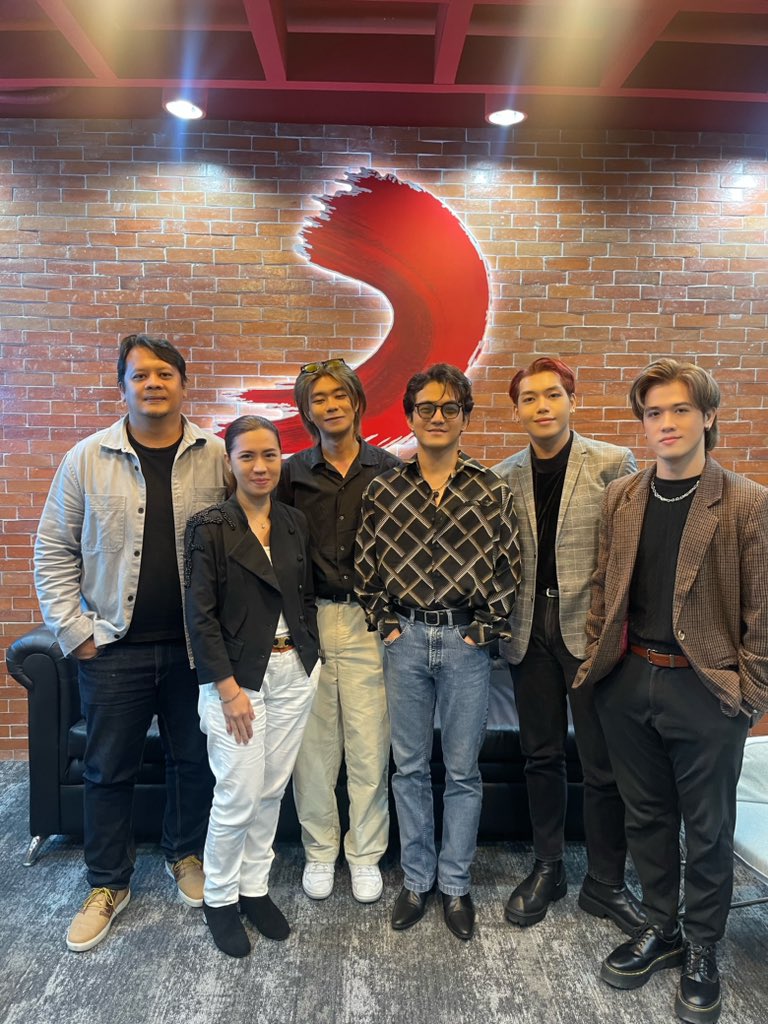 PressHitPlay's tweet photo. We are incredibly grateful to @sonymusicph for giving us this opportunity! 

Thank you @SuperbUs_ent for making this possible! 

#PRESS_HIT_PLAY #PHP https://t.co/FY5b9lYBNN