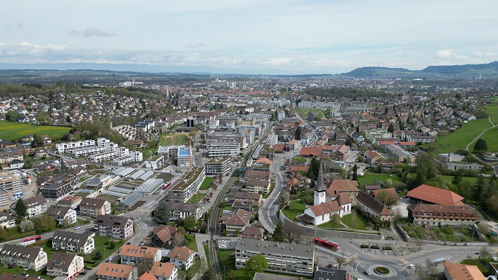 Köniz sieht Handlungsbedarf beim Gesetz über den Finanz- und Lastenausgleich.  Köniz hat fast 44'000 Einwohner:innen, ungefähr gleichviele wie Thun, und ist die viertgrösste Stadt im Kanton. Die Zentrumslasten von Köniz werden aber nicht abgegolten. tinyurl.com/2sp4n6ys