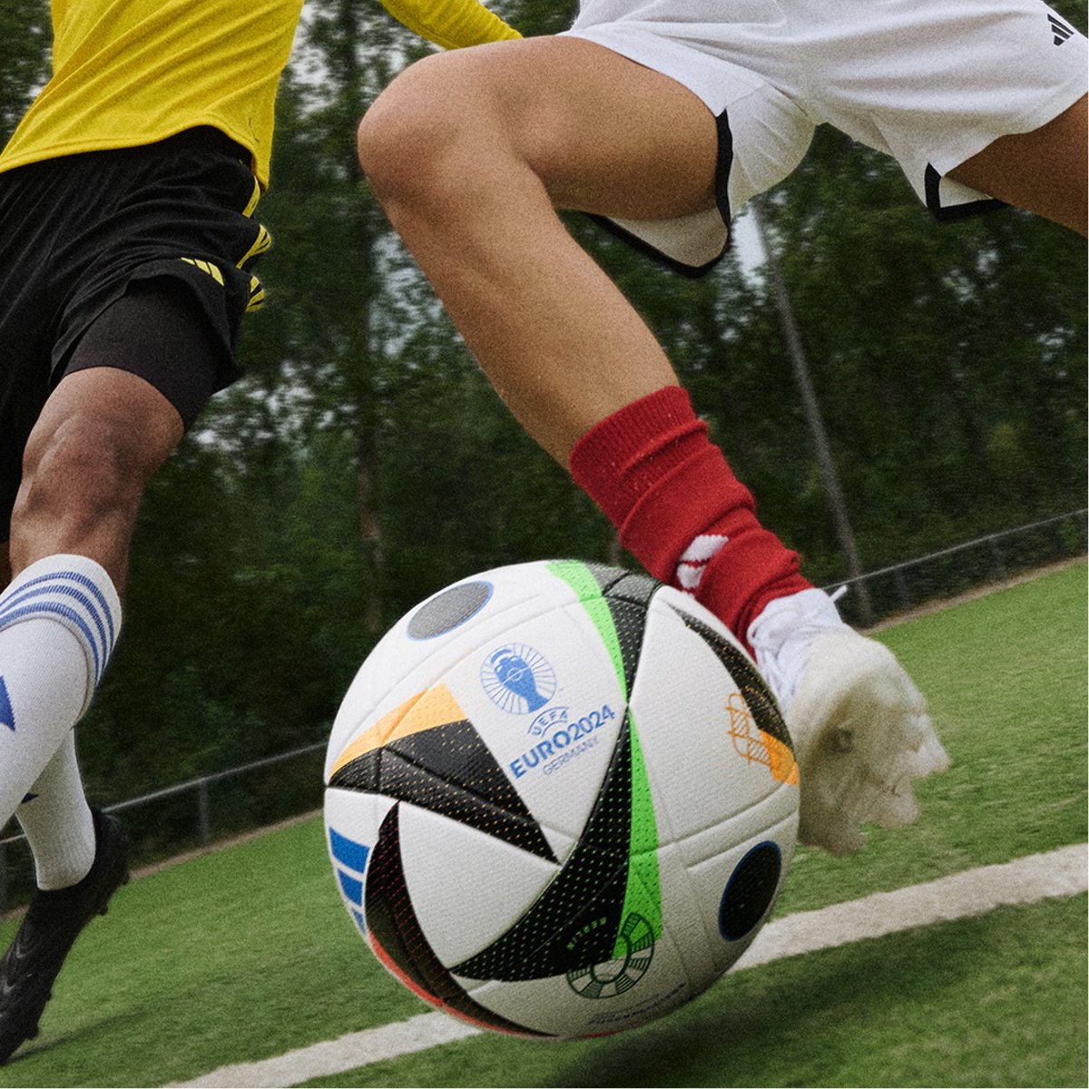Drop Zone: adidas

Introducing the new adidas FUSSBALLLIEBE. The FUSSBALLLIEBE Official Match Ball will be used throughout the UEFA EURO 2024 tournament in Germany.

Are you lookin' forward to seein' this on pitch next summer? Let us know and hit the link in our bio to bag.