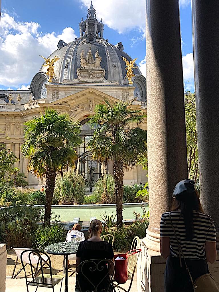 focusonparis's tweet photo. Artful dodging: #LePetitPalais a magnificent #art museum w/a garden that's an unexpected escape in the center of #Paris. #petitpalais #autumninparis #museumsofparis #photography #architecture https://t.co/fVjudwvnHj https://t.co/zpSyypoL0r