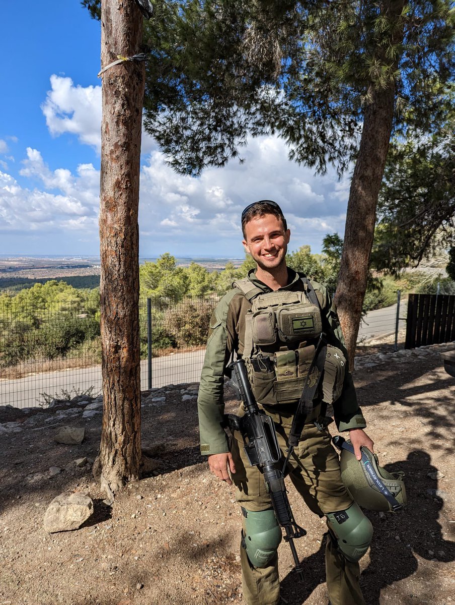 Meet Isaac, a student from the <a href="/michal_leskes/">Michal Leskes</a>  group. In his everyday life at the institute Isaac’s research is at the core of Solid-State NMR.
Isaac paused his everyday life to protect our country.
Thank you Isaac! Keep safe! We’re waiting for you to come back to normal NMR life