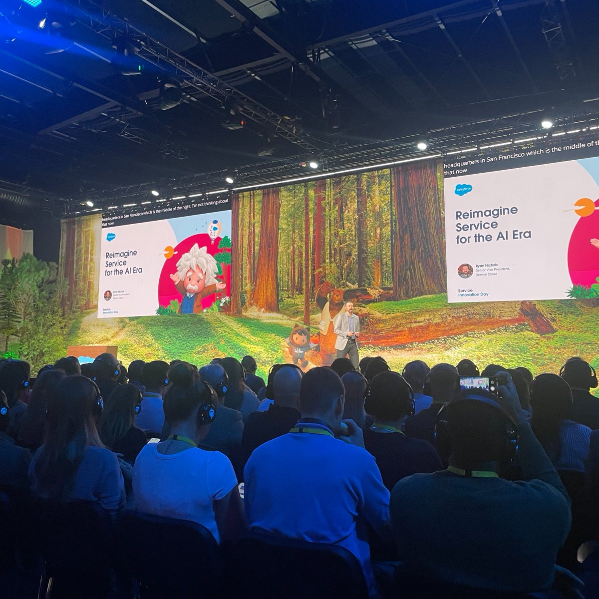 SalesforceUK's tweet image. The Service Keynote at our Week of Innovation is all about stepping into the AI era with confidence 🤖 

We&apos;re covering how to activate AI in customer service to reduce costs, empower your teams and meet customer expectations at scale.

#SalesforceInnovation