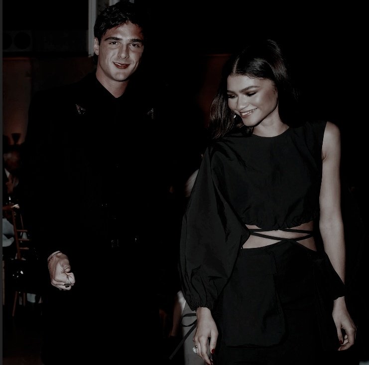 marymacdcnald's tweet image. ㅤ
       𝐒𝐄 𝐁𝐔𝐒𝐂𝐀 𝐀 𝐌𝐔𝐋𝐂𝐈𝐁𝐄𝐑

              ░┆1° gen. Hogwarts era.
              ░┆Slytherin. Pureblood.
              ░┆Atacó a Mary.
              ░┆Fc discutible.           
    Sugeridos: Thimothee / Jacob.

╭──┈ ╲ INFO EN MD › RT ─────