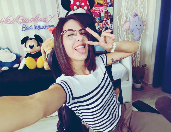 On stream!   https://t.co/dAb7ban3GE https://t.co/4ozLkwcqes