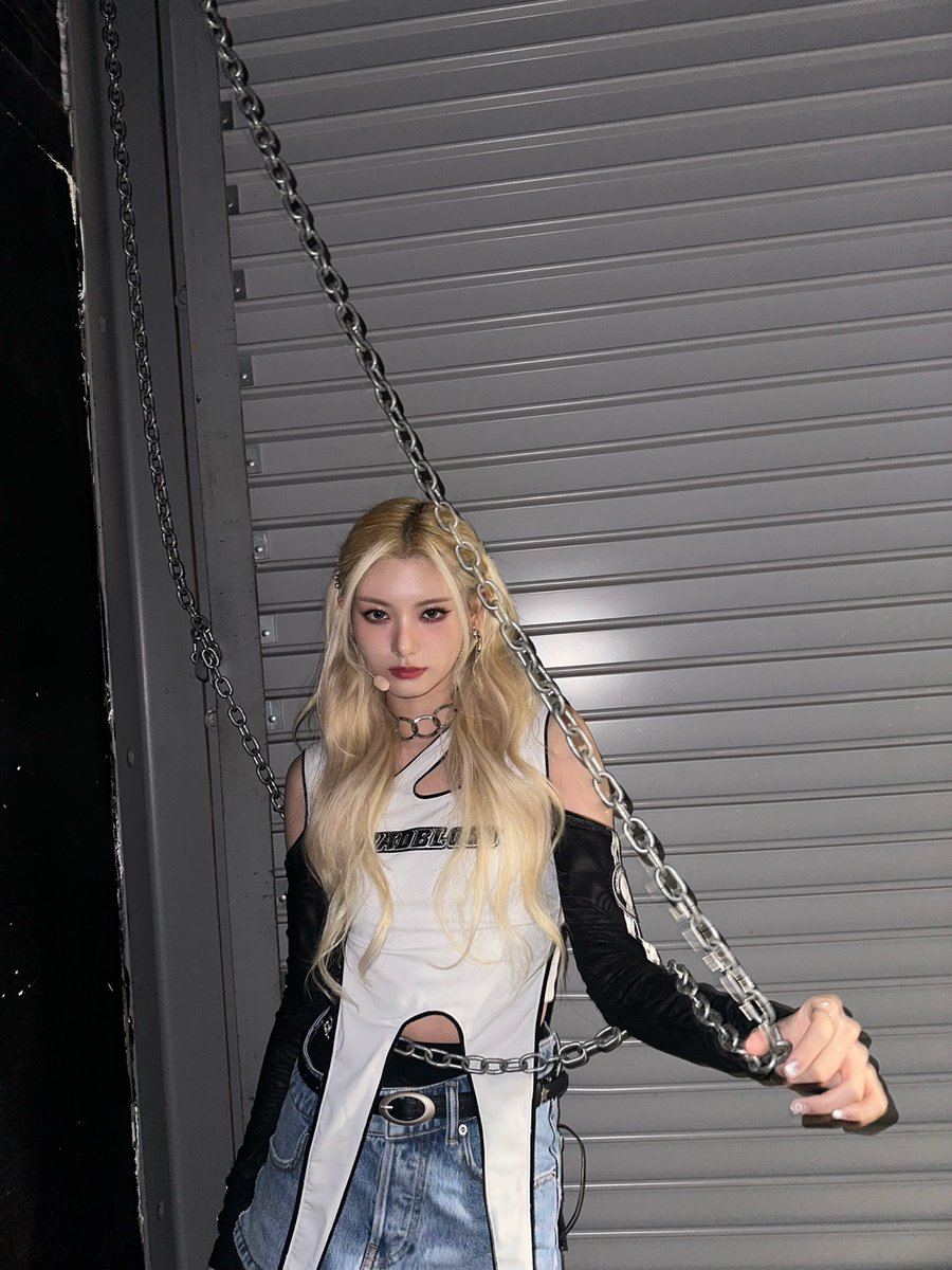 EVERGLOW_twt's tweet photo. [#이런] 🤍🩵🤍🩵 https://t.co/9z7qj4hcSM