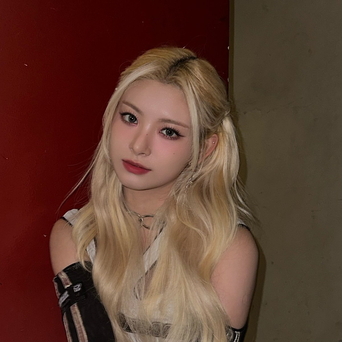 EVERGLOW_twt's tweet photo. https://t.co/GsiMSy4F5S