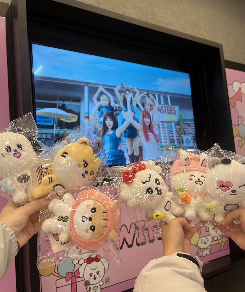 isamommy_'s tweet photo. λ©λ‘λ₯ λ무 κ·μ¬μ~!μ€λ¬Όμ΄ ν¨μ¬ κ·μ½κ³ μ¬λμ€λ¬μ!λ€λ€ 빨리 ꡬ맀ꡬ맀!νμ₯ λΆμκΈ° λ무λ무 μ’μκ³ μ€ν
λΆλ€ λ€ λ무 μΉμ νμ΄μ!μ§μ§ μ€ν
μ΄μ¨ μ²κ΅!μ°λ¦¬ μ€ν
μ΄μ¨ 3μ£Όλ
μΆνν΄~~μμΌλ‘λ μ€ν
μ΄μ¨ μ€μ WITHCκ°μ΄ μ€λμ€λκ°λ³΄μꡬππ
#STAYC #μ€ν
μ΄μ¨
#WITHC
#STAYC_WITHC
#SWITHC_POPUP https://t.co/sL8Ui7ZvOV